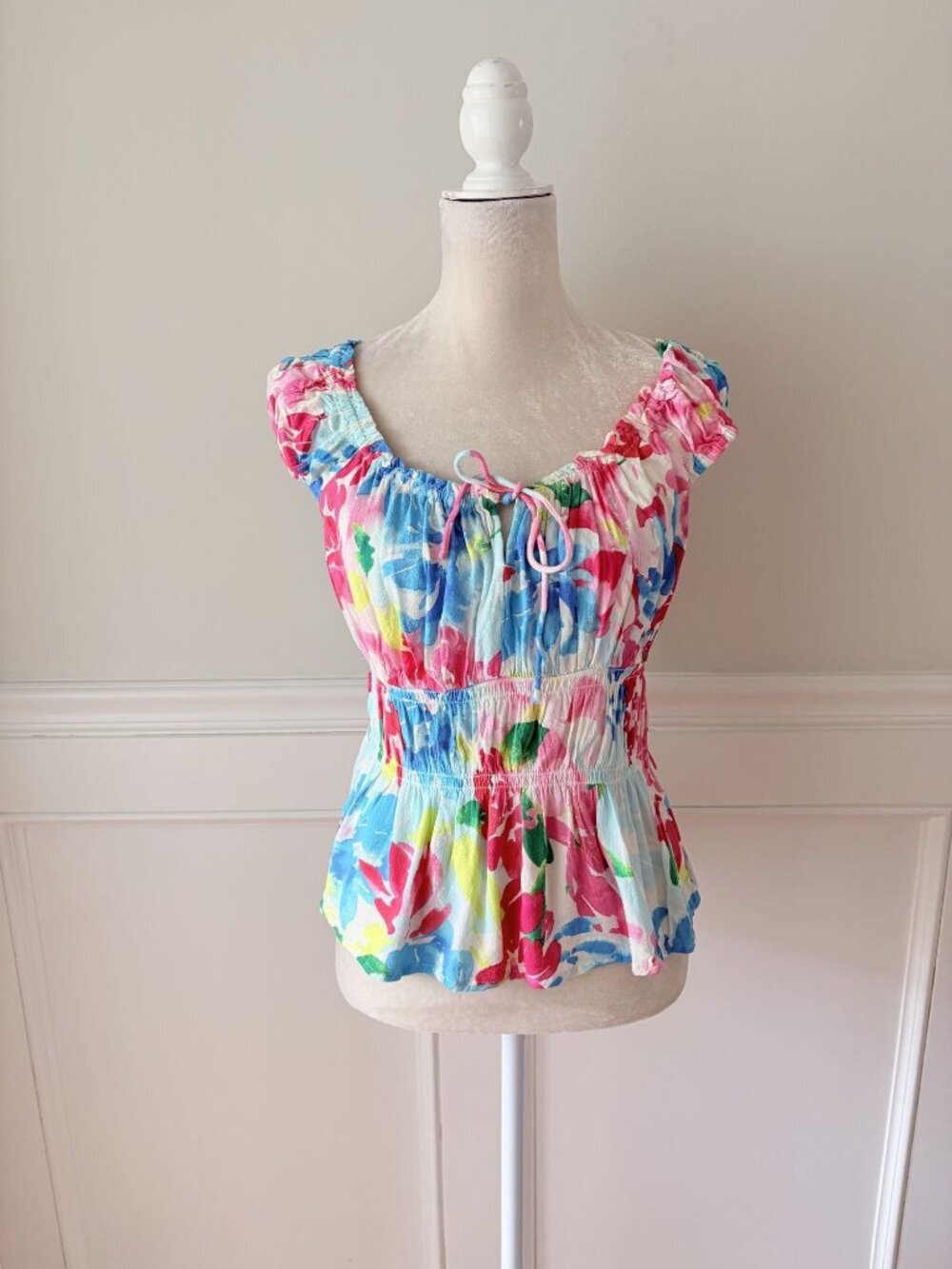 Old Navy M Floral Stretch Tie-Neck Blouse Vibrant Colors Lightweight & Elastic W - Picture 2 of 7